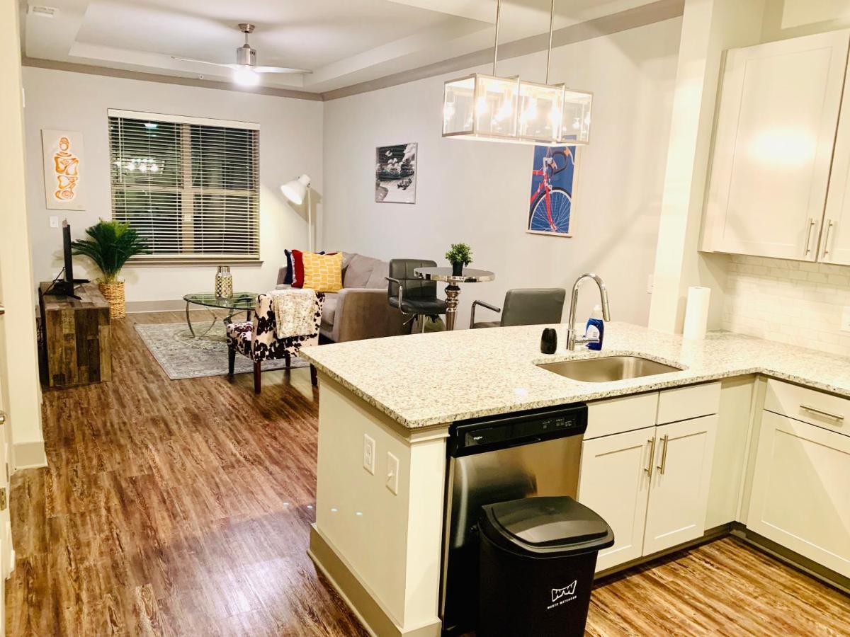 أتلانتا Luxurious And Cozy Apartment In Heart Of Buckhead المظهر الخارجي الصورة